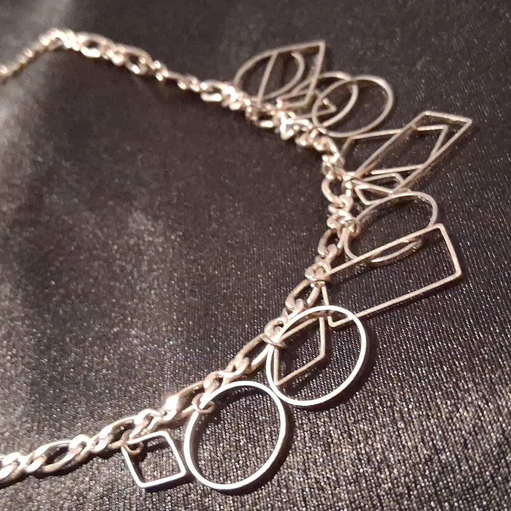 Silver Geometric Necklace 18- 22 In. Long Diamond Cut Figero Chain.